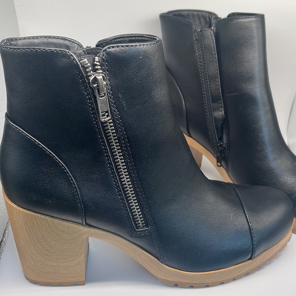 NEW Sun and stone Black booties with heel- size 8- amazing price
